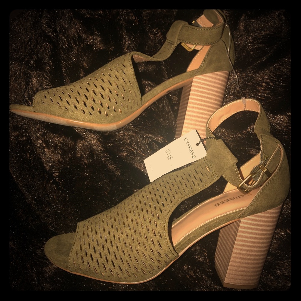 Block Heeled Sandals🎈Host Pick🎈